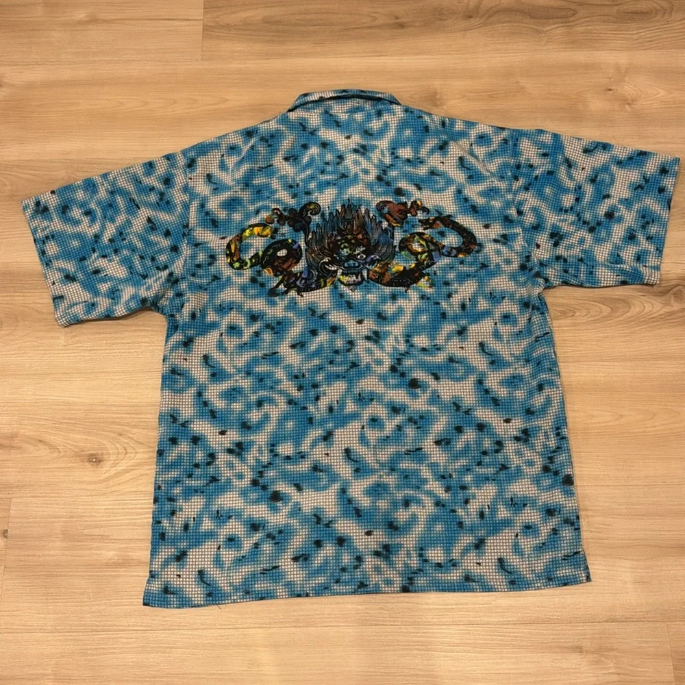 Urban Rags Y2K Men’s Large button up shirt in a blue cheetah print tribal design - Picture 6 of 7